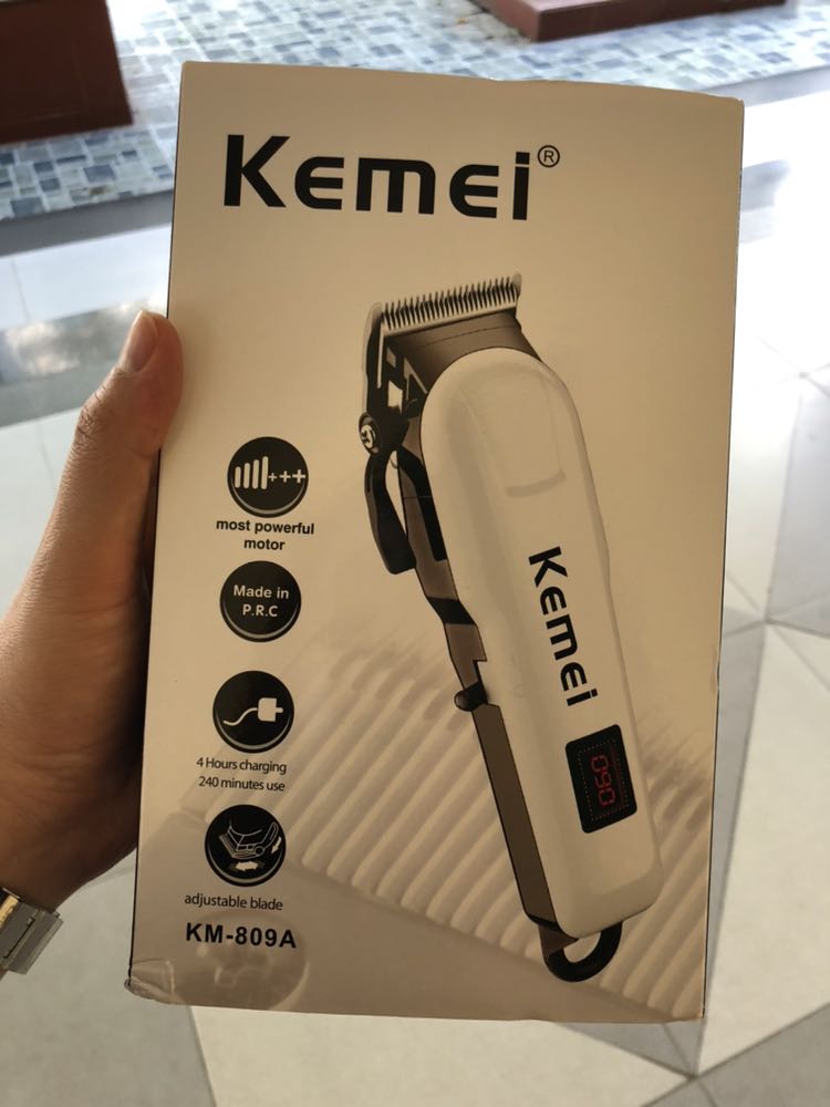 Tông đơ mua về unbox sạc full pin, đèn led hiển thị FULL nhưng bấm on/off thì máy không hoạt động

Shop đã nhiệt tình hỗ trợ khách trong việc đổi/trả hàng nên tạm thời vote 3* cho cả dịch vụ và chất lượng sản phẩm :)