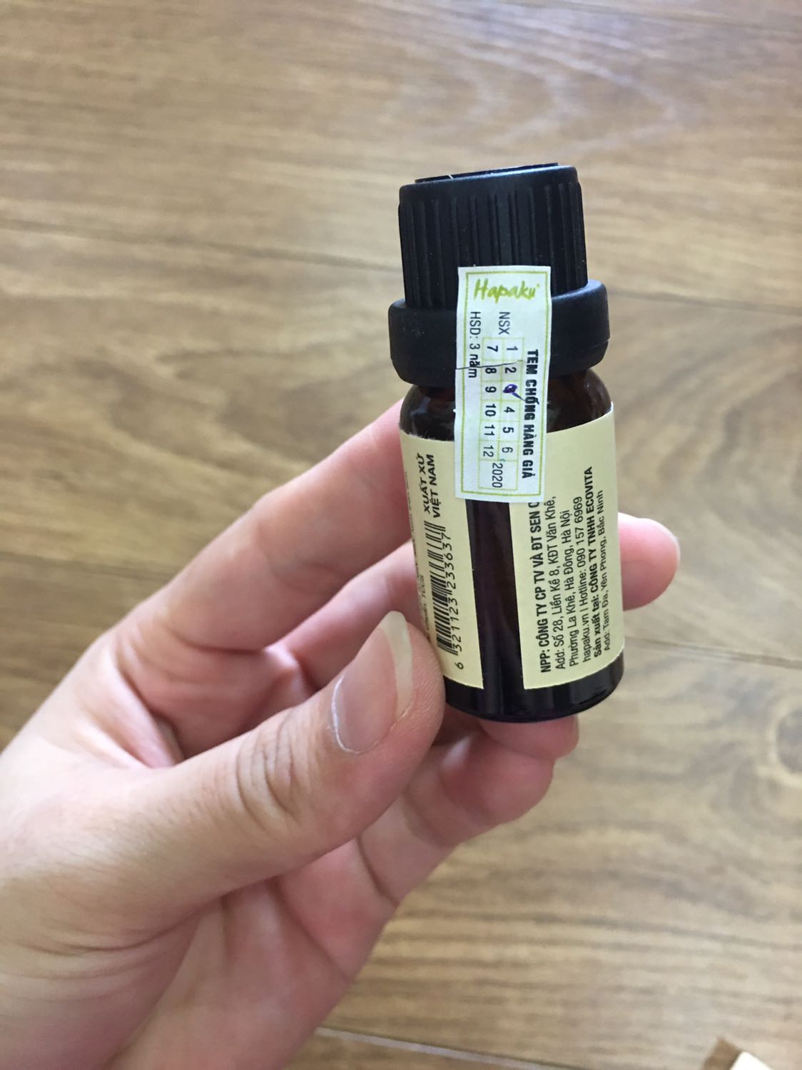 Tinh dầu sả chanh mùi thơm rất tự nhiên, thích hợp để xông hơi hoặc xông phòng cho trẻ em.
Sản phẩm rất cẩn thận có tem niêm phong ở nắp ghi rõ ngày sản xuất.
Dùng hết chắc chắn sẽ mua tiếp!