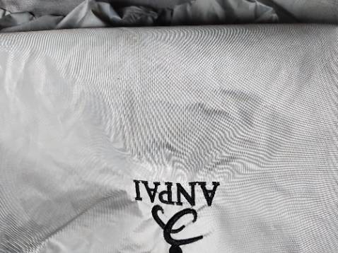 Hàng quá bẩn và hôi. Ố vàng toàn bộ thân áo.