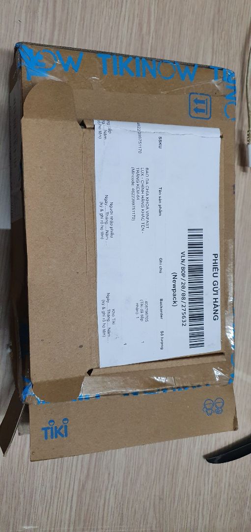 Sản phẩm của Khắc Tên thì tôi mua nhiều rồi nên không có gì phàn nàn. Nhưng bên giao nhận có vấn đề, hộp từ KT đã bị mở và xé rách Giấy giao nhận. Đề nghị Tiki xem lại vấn đề này.