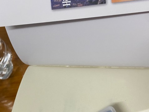 Biết rằng là lỗi sách bên nsx, tiki là bên giao và nhận tiền hộ, nhưng shop là người bán (tiền về tay shop chứ đâu phải sàn) thì cũng phải hỗ trợ khách hàng của mình chứ nhỉ? Service rất kém, mình đã mua rất nhiều shop, những lần sản phẩm bị lỗi nếu như không quá nhiều thì mình chỉ yêu cầu bù lại cho mình 10k 20k xem như mình mua luôn sản phẩm lỗi đó, các shop đó vẫn vui vẻ đồng ý, bởi vì việc đổi trả rất lu bu nên khi nào bị lỗi nhiều quá thì mình mới cần cái đó, đằng này mình đã nói với shop mình mua làm quà sinh nhật nên giờ đổi trả sẽ không kịp, mình mong shop chỉ cần bù lại cho mình 20k thôi nhưng shop không đồng ý mặc dù mình đã nói đi nói lại là mình làm k kịp đổi trả nữa, như kiểu shop đẩy hết trách nhiệm cho sàn với người mua vậy ?
Đáng lẽ ra là 1 sao nhưng mình tặng thêm 1 sao vì giao hàng nhanh