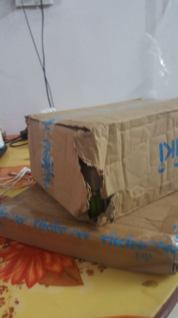 tiki đóng gói hàng tệ quá, không có lớp bọc sách bên trong, bỏ trực tiếp vào thùng, rách hết, đề nghị cải thiện