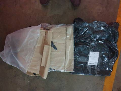 Quá tệ!.
Tôi đặt hàng sản phẩm màu đen để hợp với màu nội thất xe, nhưng hôm nay 10/8/2022 lúc 14h30 tôi nhận sản phẩm màu vàng chóe.
Tôi đề nghị đổi lại màu đen như tôi đã đặt hàng.