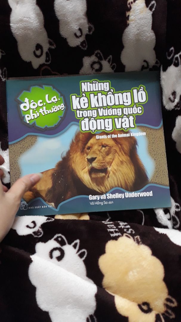 Sách bé, gọn, đọc lúc chơi chơi giải trí được. Mình mua sale 91% nên cũng rẻ. Cảm ơn Tiki nhiều lắm. Hàng gói cẩn thận, sách cũng mới. Bên GHN giao rất tệ