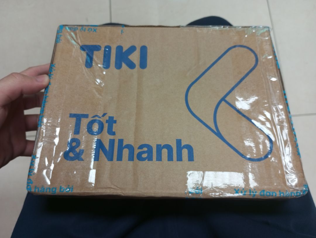 Sách mới cứng, đẹp mắt, hơi mỏng so với hình dung, nhưng quan trọng chất lượng thôi. Giao hàng nhanh, đóng gói cẩn thận, giá cả hợp lý.