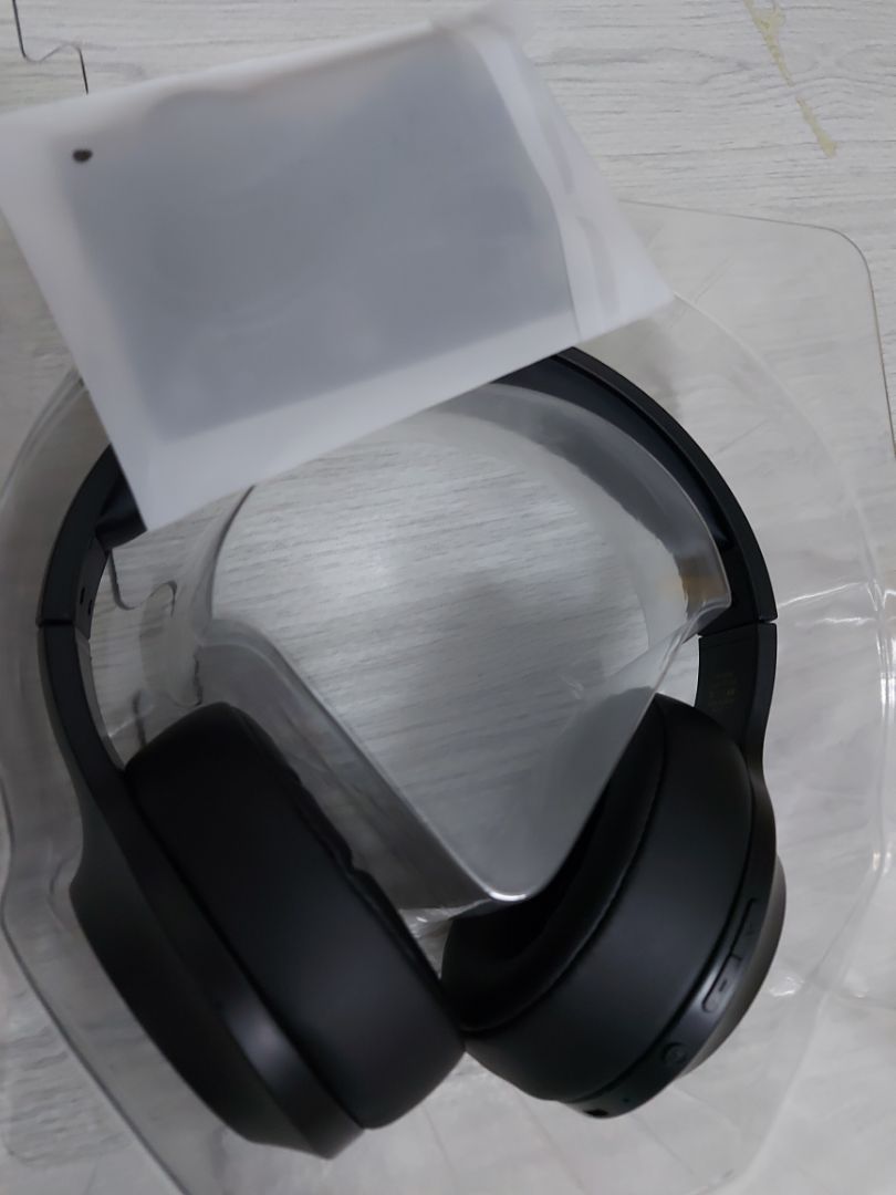 Đóng gói tốt, hàng đầy đủ linh phụ kiện. Tai nghe hơi hướng thiên về bass. Pin tương đối lâu. Nhược điểm là đeo lâu hơi hầm và đau tai. Với tầm giá dưới 700k thì tương đối hài lòng.