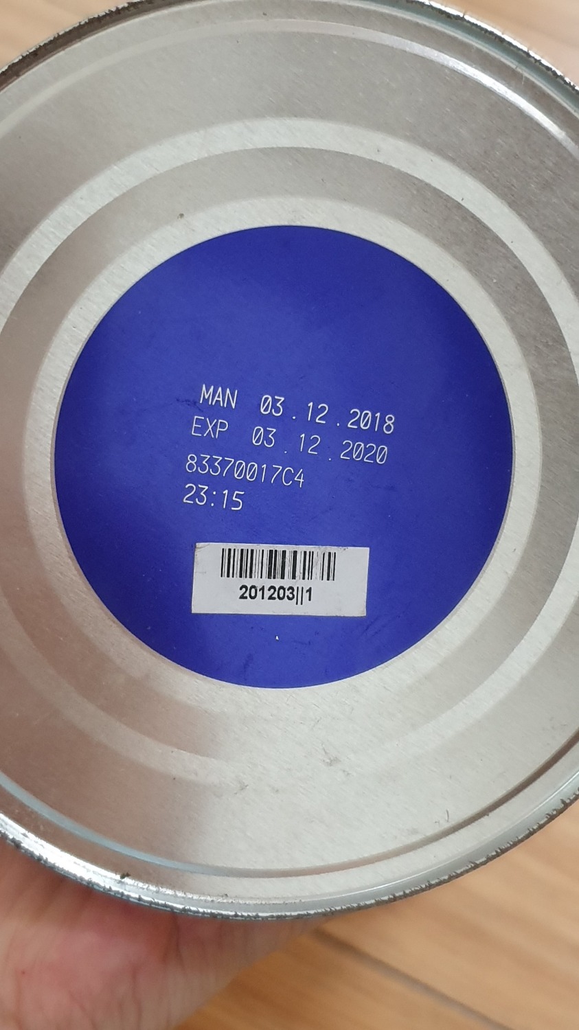 Tôi mua 2 hộp sữa thì 1 hộp tình trạng bề ngoài không được mới. Thân hộp bị trầy xước, viền đáy hộp bị gỉ sét, trên nắp hộp không có tem thông tin sản phẩm mà còn có vết giày bẩn in trên nắp nhựa của hộp. Tuy date vẫn còn đến ***. Nhưng bề ngoài sp như vậy khiến tôi không hài lòng. Tôi mua 2 hộp sữa thì 1 hộp tình trạng bề ngoài không được mới. Thân hộp bị trầy xước, viền đáy hộp bị gỉ sét, trên nắp hộp không có tem thông tin sản phẩm mà còn có vết giày bẩn in trên nắp nhựa của hộp. Tuy date vẫn còn đến ***. Nhưng bề ngoài sp như vậy khiến tôi không hài lòng.