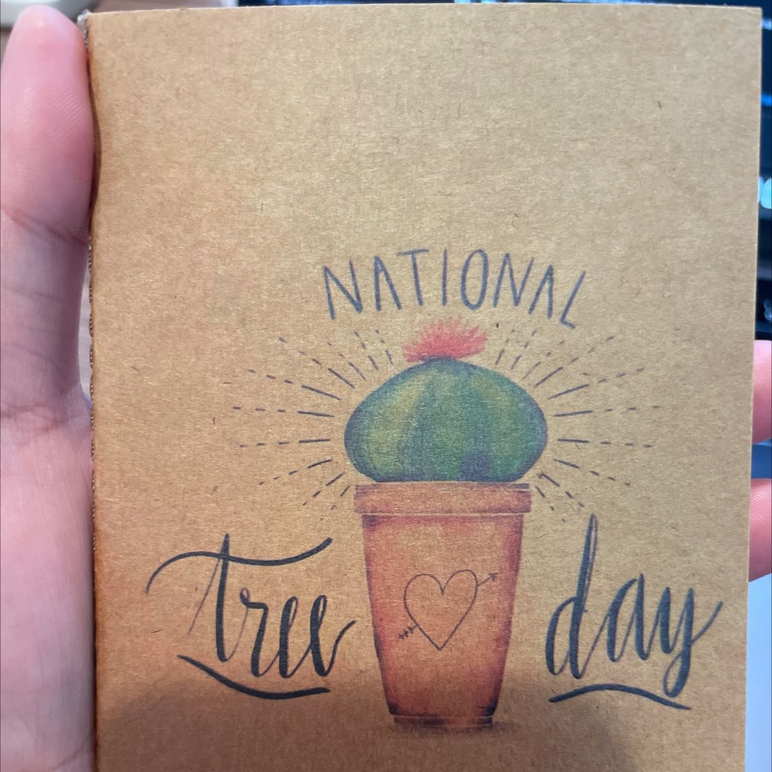 Sách bọc sạch đẹp, tikinow giao nhanh còn tặng thêm quyển sổ khá xinh