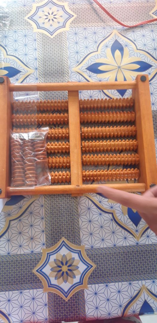 Lăn chân thoải mái lắm. Mấy cái gai lăn ko gây tê hay đau chân. Sản phẩm dễ lắp ráp. Cầm chắc tay, ko quá nặng. Tiếng kêu lúc lăn chân ko quá lớn, ko làm ảnh hưởng đến mn xung quanh