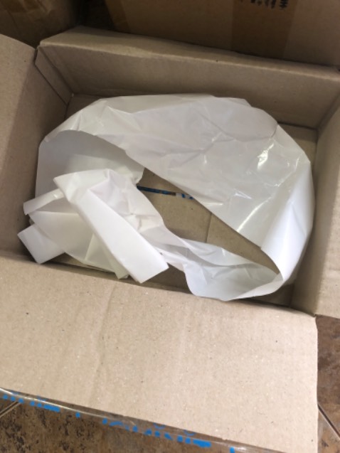 Vẫn ko có bọc chống xóc và tôi ko hiểu vứt một đoạn nilon như thế kia vào thì có tác dụng gì khi mà nó chẳng giảm xóc hay bọc được vào quyển sách?! Sách bị móp gáy xíu xiu và tôi dễ tính nên cho qua được nhé.