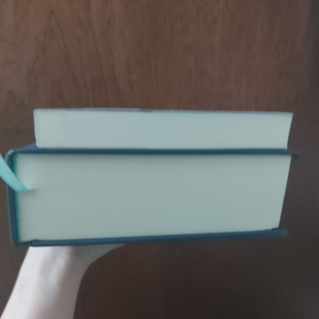 Sách của Suze rất hay, riêng cuốn này bìa cứng và rất dày (5cm) so với các cuốn khác của Suze (2 - 2.5cm). Nhưng thiết kế cá nhân mình thấy ko thoải mái lắm, lề trang khoảng cách quá nhỏ làm mình cảm thấy nặng nề và khó đọc. Nội dung thì rất hữu ích về quản lý tài chính cá nhân cho người trẻ