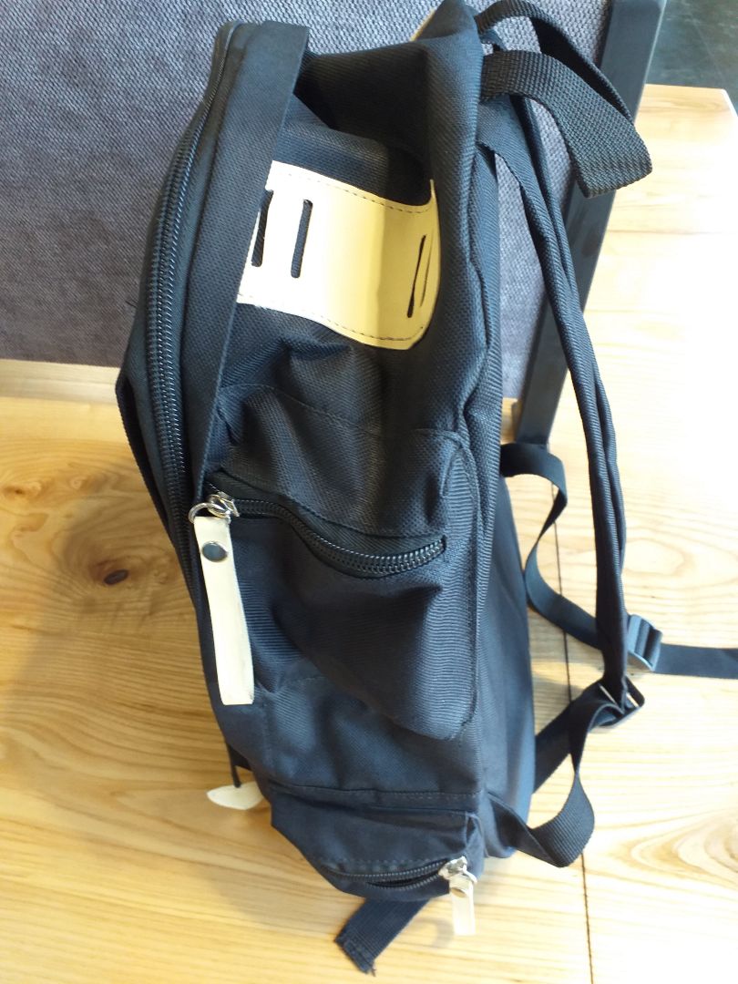 Sản phẩm đúng mẫu, chất lượng, có mấy cọng dây hơi sến. Giao hàng nhanh.