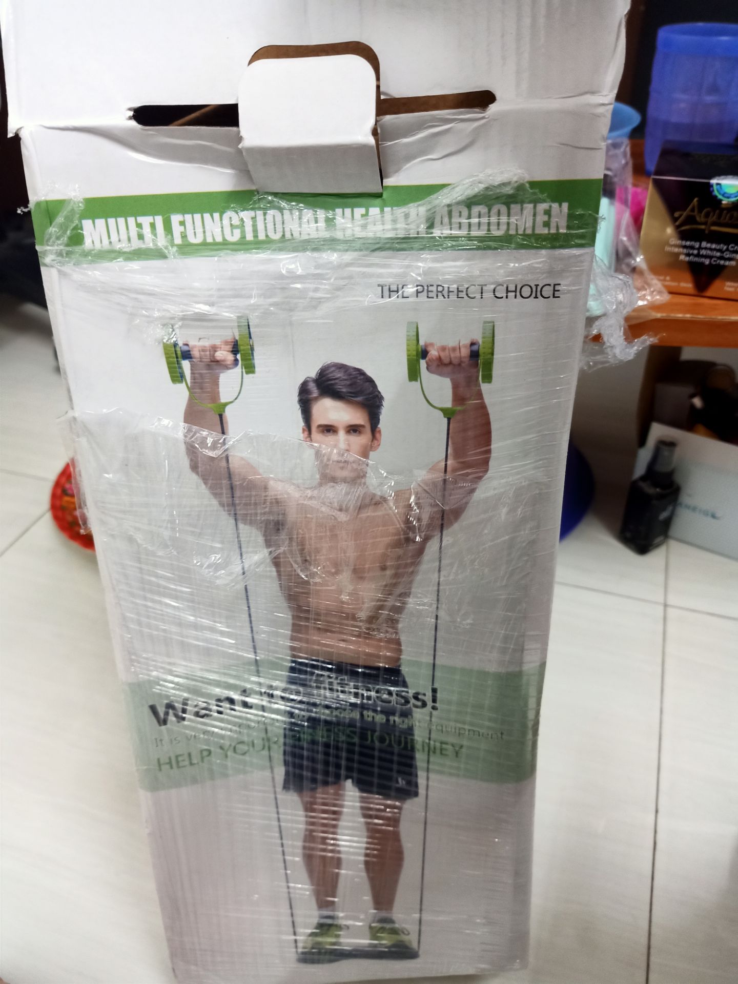 dù chưa sử dụng, ko biết sp có tốt hay ko nhưng thấy Tiki gói rất kỹ, nhưng hộp bên ngoài bị móp do bị đè nên lấy ra được mà bỏ vào lại khá khó khăn.
trong thùng có tờ hướng dẫn tập các động tác rất tiện lợi.
thời gian giao hàng chậm quá. xin đóng góp chút.
cảm ơn Tiki