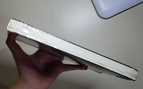 Chưa đọc nên không rõ cốt truyện như nào, nhưng xem review thì khá là đáng mong chờ.
Do truyện cũng cũ rồi nên hàng giao về không được mới nguyên lắm, nhưng vẫn rất tốt