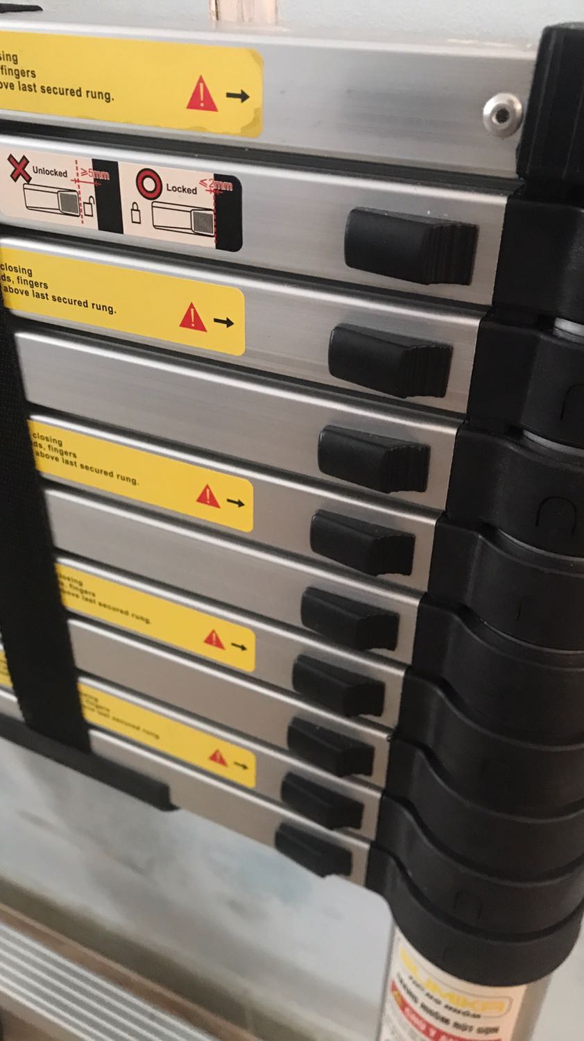 Chất lượng tốt như mong đợi. Chèo lên chèo cuống bét nhè nhưng chưa thấy thang có vấn đề gì cả. Lần đầu leo lên thì cảm giác hơi xoắn một tí, nhưng lên xuống vai lần quen rồi thì lên xuống như bay. Ổn định .