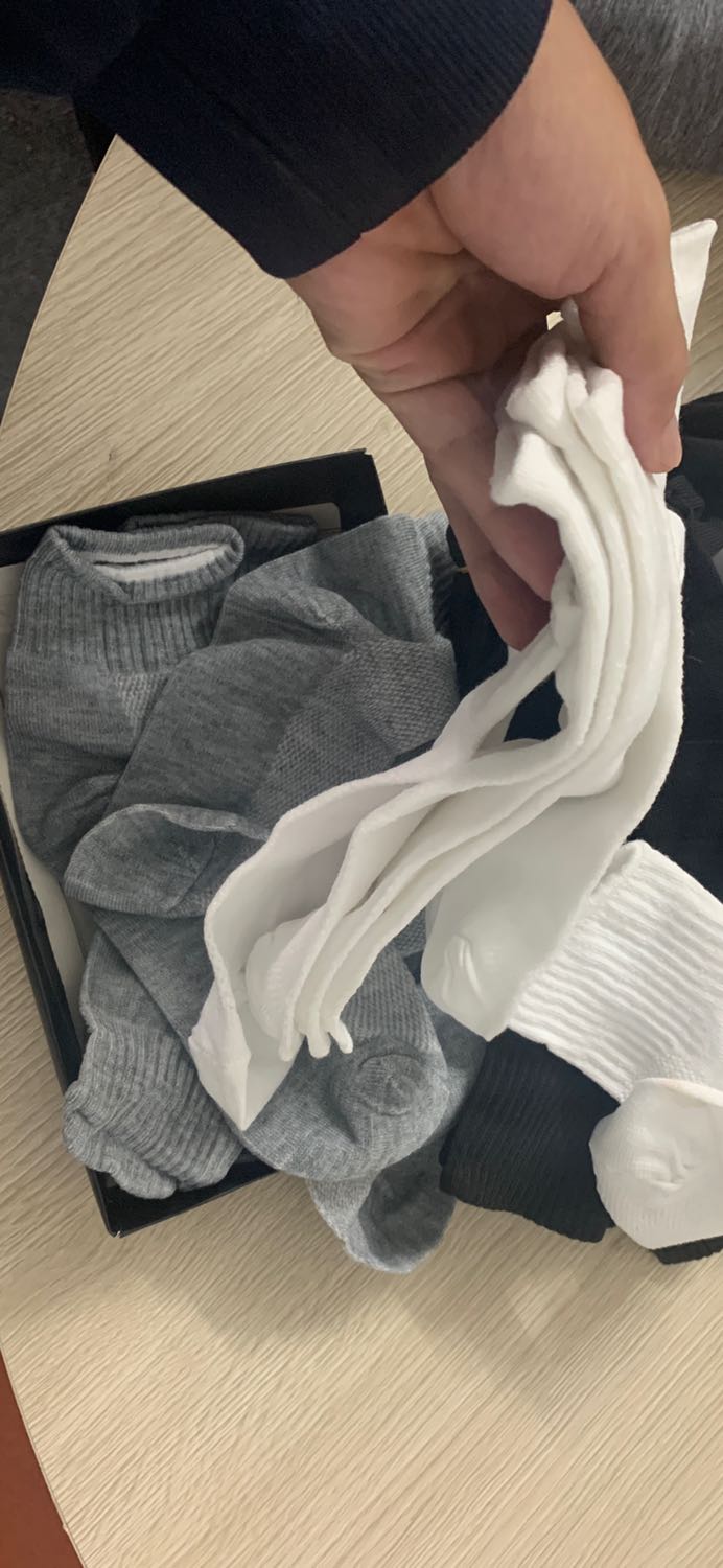 Sản phẩn thực tế kém chất lượng, rất mỏng khác hoàn toàn với sản phẩm giao bán.
Đề nghị shop đổi lại sản phẩm.