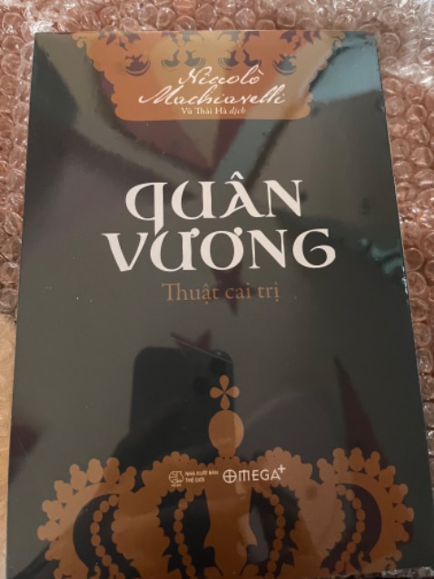 Nội dung thì chưa rõ nhưng phần đóng gói kĩ nè, với sách còn nguyên seal nilon căng đét lun.