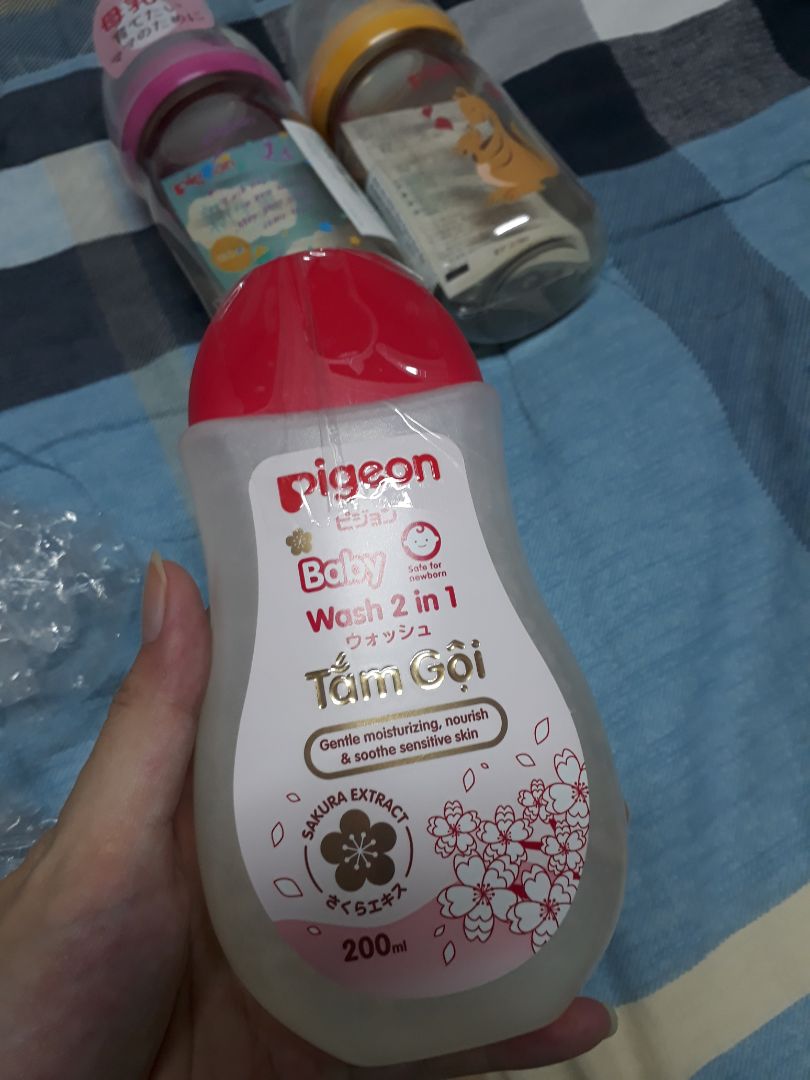 giao đúng và đủ hàng, sp chính hãng, giao hàng siêu nhanh, date còn xa lắm