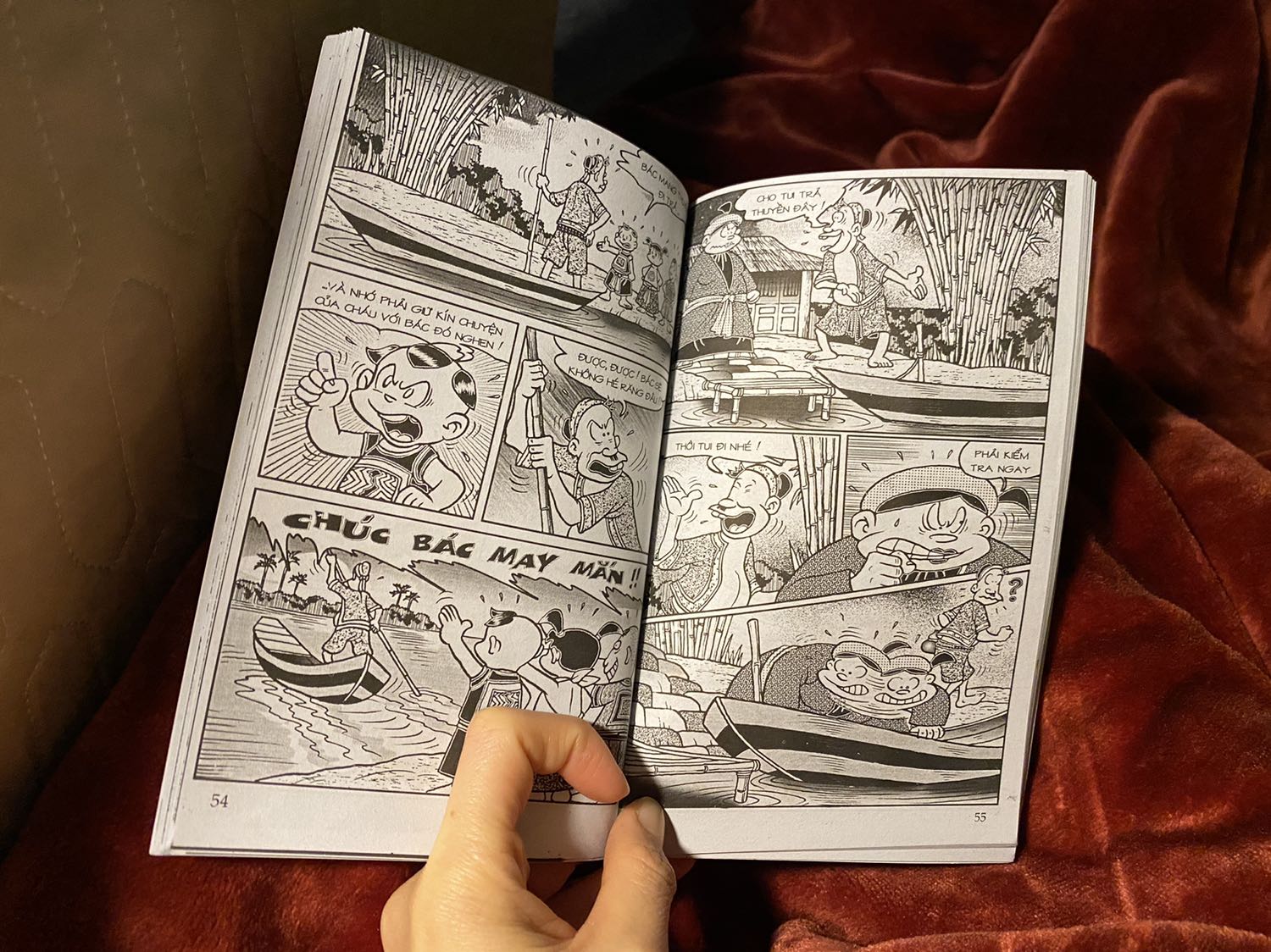 Tập 9 và tập 11 mình nhận được bị loạn một số trang với nhau từ trang 49 đổ đi, vài trang của tập này bị gắn vào tập kia và ngược lại @@ ko đăng đc video ạ @@