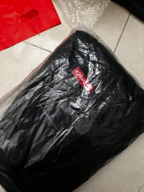 Quần dày dặn, vải đẹp, shop giao hàng nhanh. Lớp lông mềm, khá dày chứ không bị giả đâu nha mọi người. Lông này mặc mùa đông chắc ấm lắm. Mình mua cho bố mặc nên rất trẻ ông rất thích hehe. Mùi lúc đầu hơi nồng, khó chịu tí nhưng mn giặt qua nước đầu là hết nha. Nói chung là ưng lại còn săn được sale 9/9 nữa nên quá hời😅