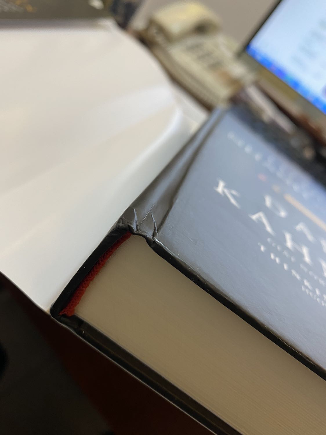 Shipper giao hàng Ok
Nhưng sách bị móp quá nhiều. Nhìn xấu và giống như sách cũ vậy! ( mình đã trông chờ biết nhường nào, nhưng móp quá nhiều nhé shop) 
Anyway, thank!