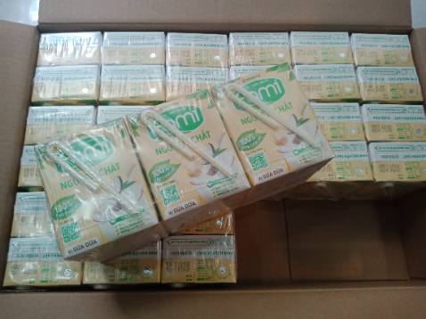 Sữa đậu nành sữa dừa thơm béo, mát lạnh, món uống dinh dưỡng từ đậu nành, rất thích hợp cho người ăn chay, để tủ lạnh uống rất ngon nha. Tiki đóng gói cẩn thận, siêu nhân shipper Tiki ship hàng nhanh chóng, thân thiện. Tặng Tiki 1000 Sao luôn ạ. ♥♥♥