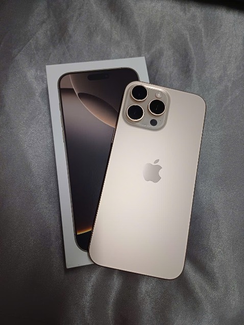 Mới nhận hàng xong, quá ngon quá đẹp nha cả nhà. Màu vàng sa mạc hơi ánh đồng, nhìn mê ly.