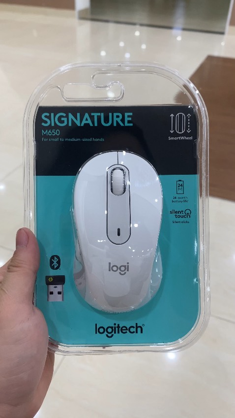 Nhỏ nhắn vừa tay, màu trắng nhìn khá đẹp và sang, rất êm không nghe tiếng 👍🏻