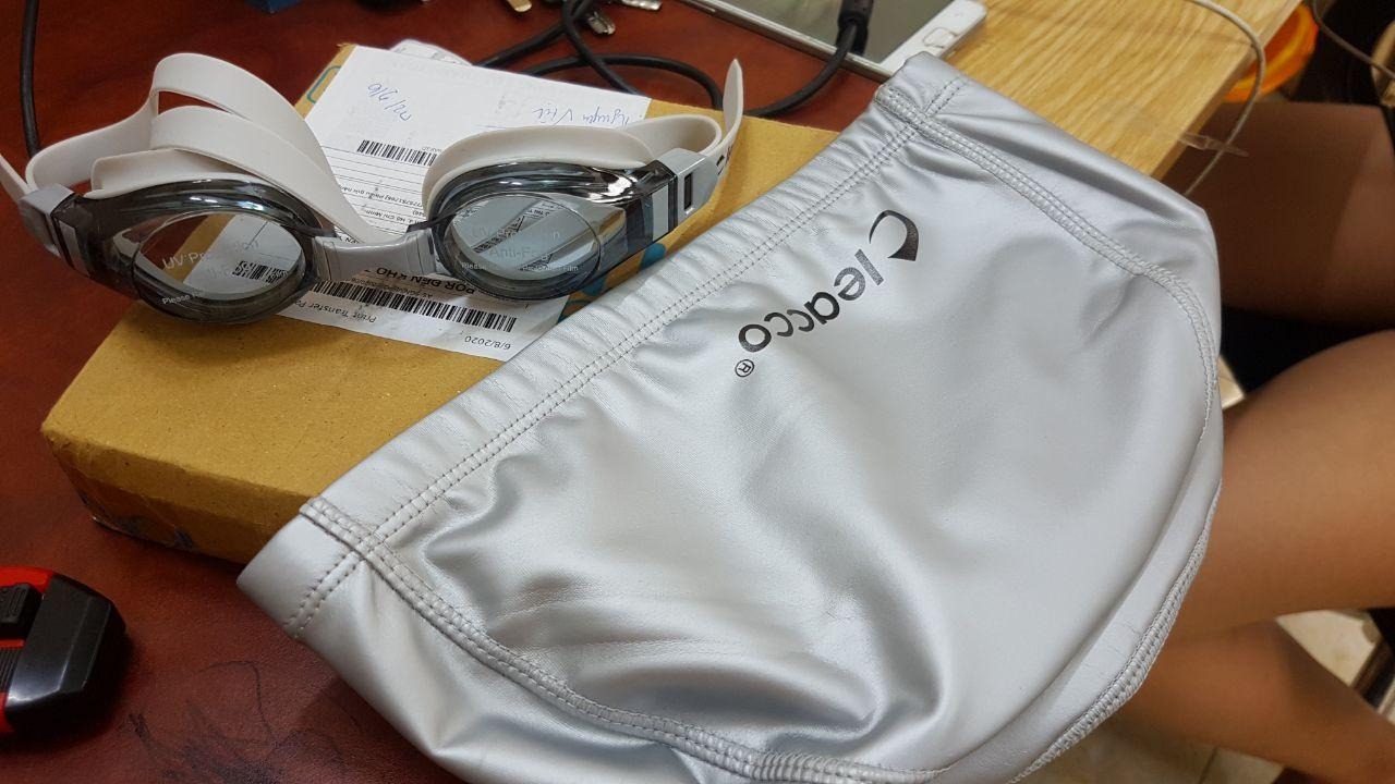 Mua cả combo Cleacco của shop luôn , nhìn chất lượng cả bộ màu xám quá ok , nhìn chất xịn xò , nón bơi thoải mái không khó chịu như nón nhựa , tiền nào của nấy ,Shop giao hàng nhanh có kèm thông tin và quà tặng kèm rất cẩn thận , sẽ còn ủng hộ