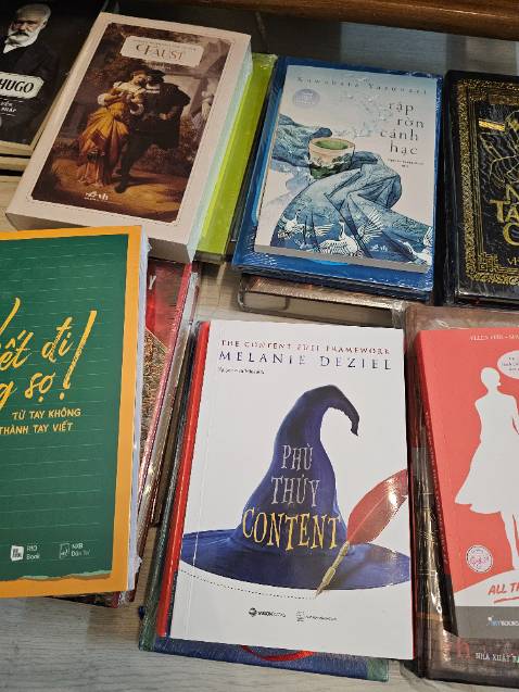 Sách rất đẹp , bìa mềm, Tiki đóng hàng cẩn thận , sách có vẻ hay