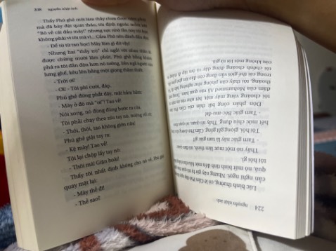 sách lỗi , khá buồn . mình còn một quyển bị rách phía bìa cuối . lần đầu mình gặp vđ này