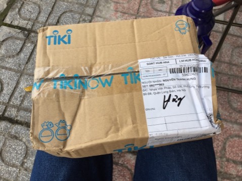 Sách tốt, nguyên bọc.
Đóng gói không tốt nên cuốn bìa cứng mua cùng đơn hàng bị móp cạnh!