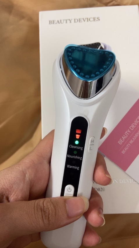 Mình mua dùng lâu rồi mà giờ mới đáng giá cho shop.
Dùng xong cảm giác da sạch hơn nhiều mụn không lên nữa, đáng mua nha.
Rất thích shop này vì toàn bán hàng uy tín đẹp.