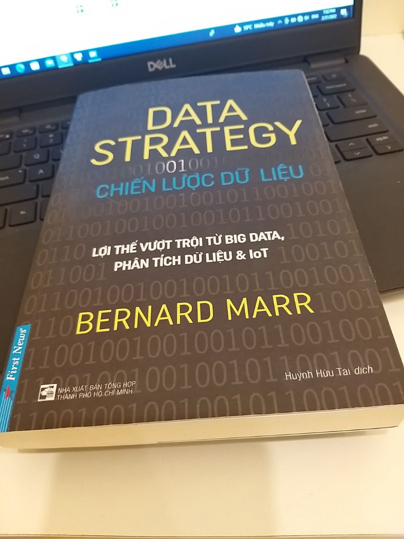 Giao hàng nhanh
Sách nhìn cũ, giấy mỏng, màu giấy ngã vàng 
Mép sách xén cạnh nhìn xơ giấy, rất tệ :((
