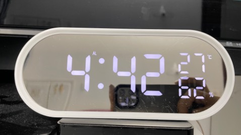 Thiết kế đẹp, màn hình hiển thị rất hay với chức năng thay đổi độ sáng và ánh sáng hiển thị không làm khó chịu nhưng điểm trừ lớn nhất là phải cắm adapter cho màn hình thì mới sử dụng được làm giảm khả năng cơ động rất nhiều! Thiết kế đẹp, màn hình hiển thị rất hay với chức năng thay đổi độ sáng và ánh sáng hiển thị không làm khó chịu nhưng điểm trừ lớn nhất là phải cắm adapter cho màn hình thì mới sử dụng được làm giảm khả năng cơ động rất nhiều!