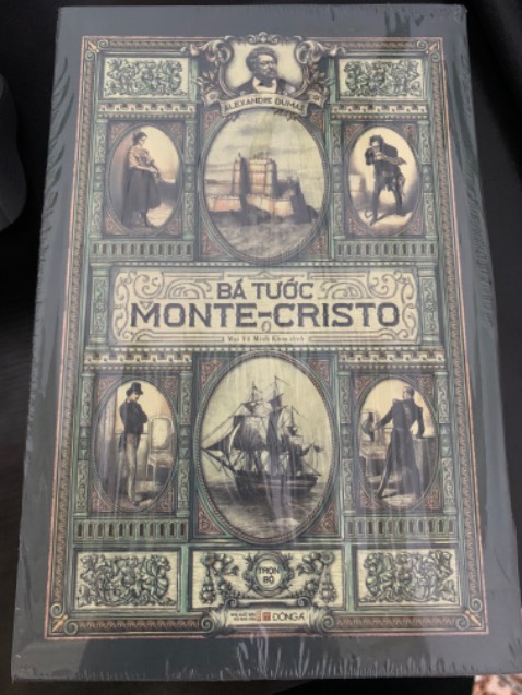 Nội dung thì mình chưa đánh giá được vì mình chưa đọc, nhưng cuốn này nổi tiếng xưa nay rồi và thêm được cái như ĐA giới thiệu là bảm dịch đầy đủ nên còn thích nữa. May chuyển tới mình hộp còn mới đẹp, không cần móp và còn seal.
Tiki tiếp nhận đơn nhanh, đóng gói và vận chuyển phải nói là nhanh lắm luôn, thời gian đặt và giao tới mình chưa đến 1 ngày nữa.