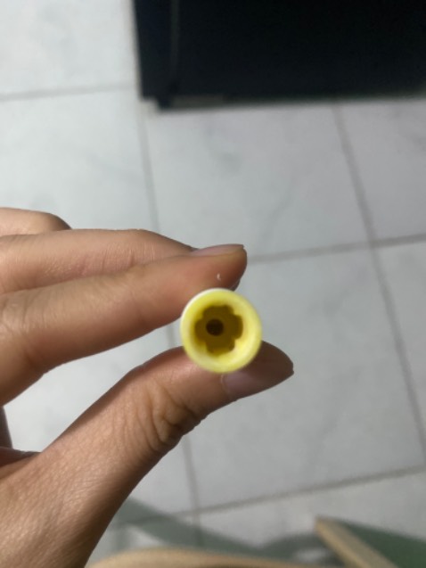 Đầu bàn chải sử dụng được tầm 1 tháng thì không xoay được nữa khi đánh răng, không đúng với mô tả của bàn chải thật