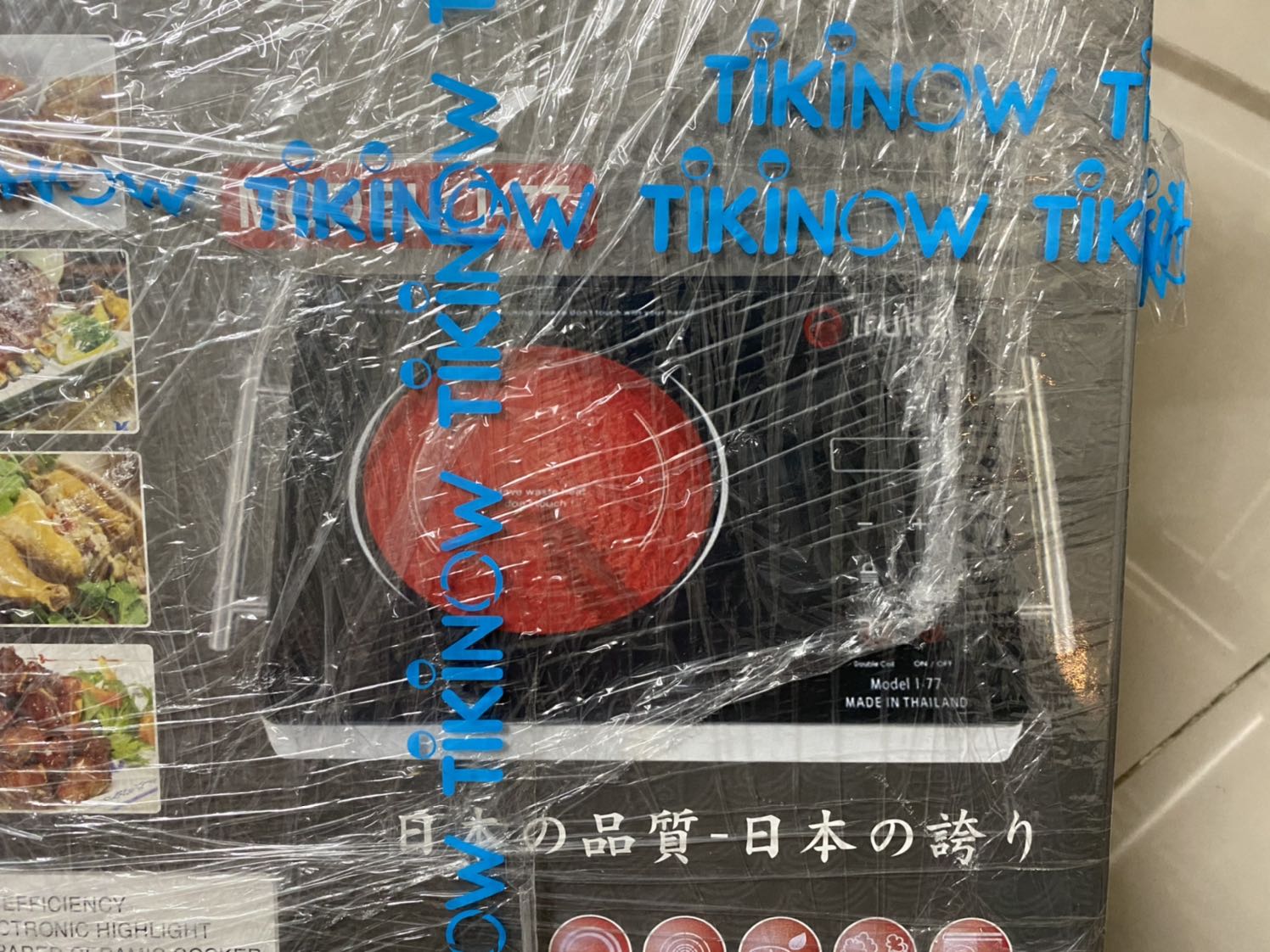 Bếp trong hộp ko giống hình mẫu ngoài thùng cũng như hình ảnh bếp của những người mua trước (thiếu model và xuất xứ ghi trên mặt bếp), hơi bị thất vọng nhưng hẹn đổi lâu quá nên đành phải sử dụng. Lần trước mua ấm siêu tốc bị rỉ nước cũng đổi tới đổi lui 3 lần vẫn ko xài được nên quăng luôn lần này lại dính cái bếp. Thôi đành chia tay Bếp trong hộp ko giống hình mẫu ngoài thùng cũng như hình ảnh bếp của những người mua trước (thiếu model và xuất xứ ghi trên mặt bếp), hơi bị thất vọng nhưng hẹn đổi lâu quá nên đành phải sử dụng. Lần trước mua ấm siêu tốc bị rỉ nước cũng đổi tới đổi lui 3 lần vẫn ko xài được nên quăng luôn lần này lại dính cái bếp. Thôi đành chia tay