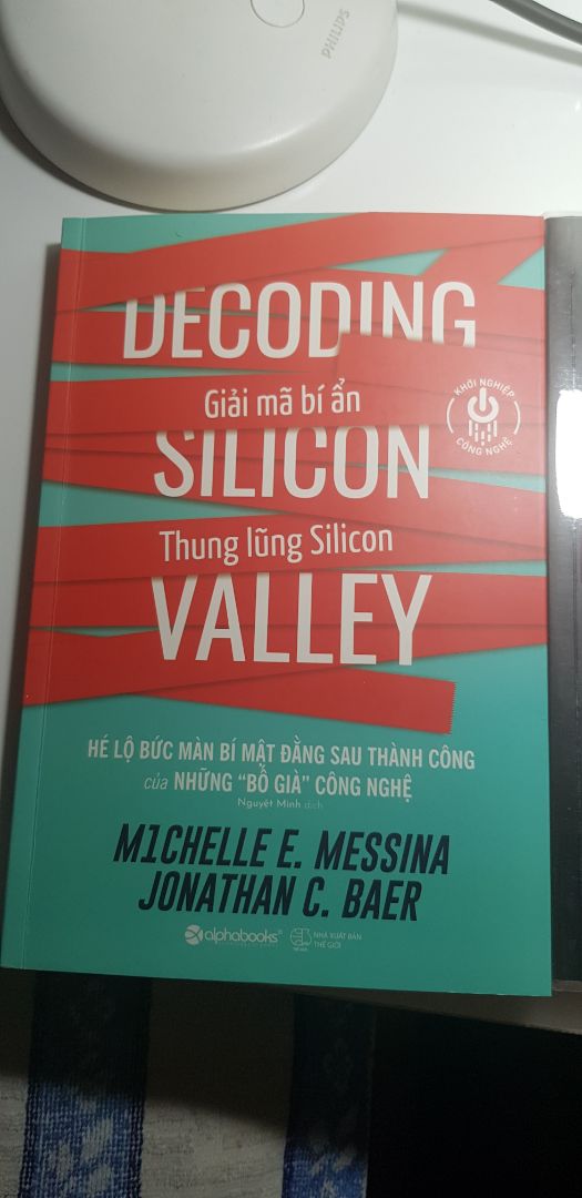 Các bạn đã tách thành 2 đơn hàng nhưng tự ý bỏ bookcare của mình. Dẫn đến việc sách nhận về ko hề được bao bì bookcare. Quyển Bad blood cùng kích thước lại được. Nếu tiếp tục sai sót thế này thì chắc chia tay tiki sau bao nhiêu năm gắn bó.