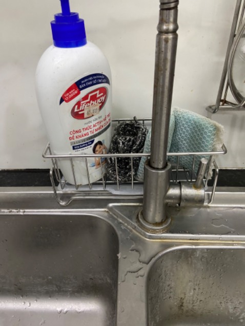 Hàng inox nặng chắc chắn, khay nhựa hứng nước vừa vặn. 10 đểmmm