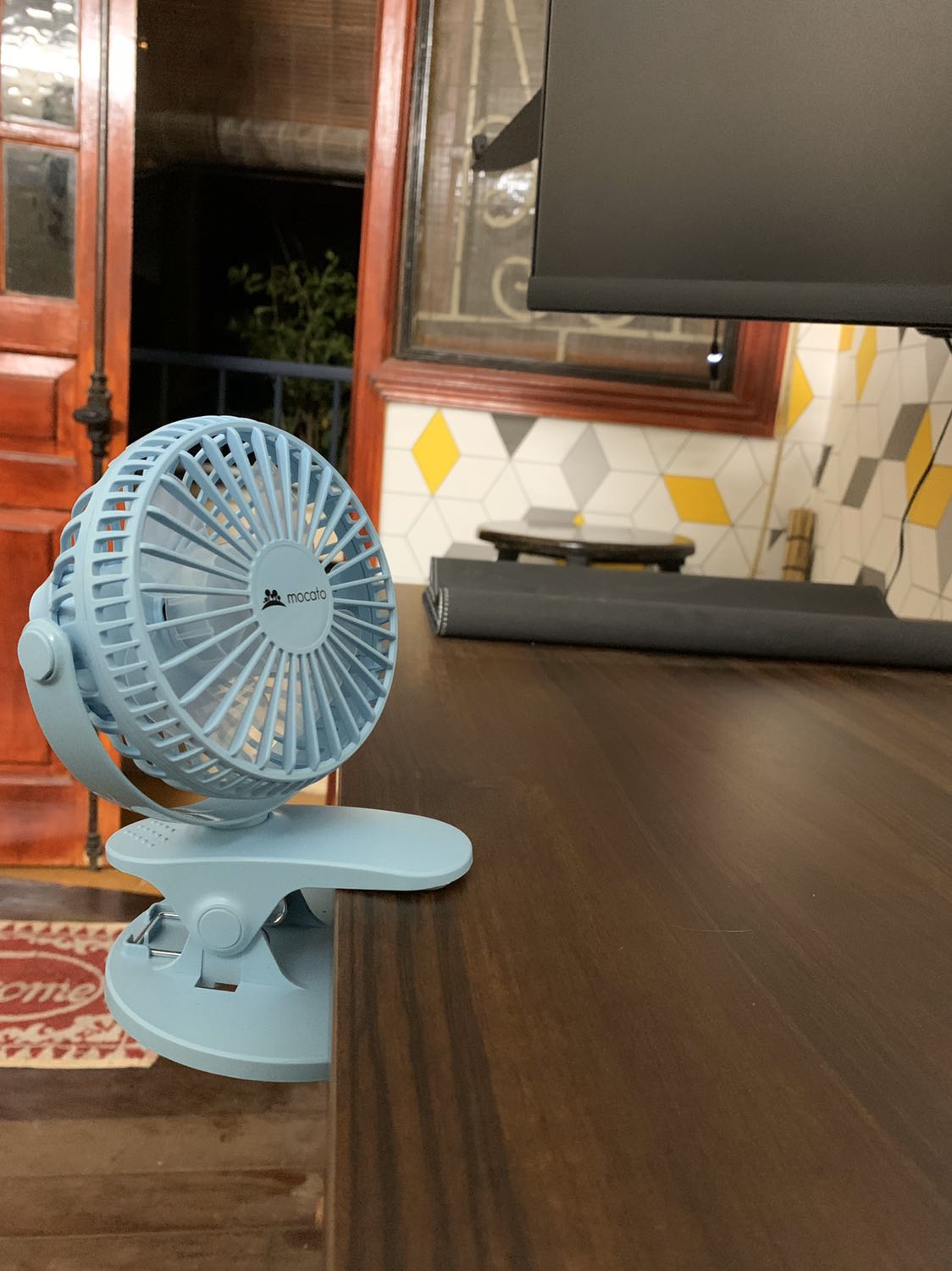 Mới nhận được hàng đặt từ 15/7 siêu nhanh.

Hàng hoá bọc cẩn thận, thích cái kẹp với quạt có thể kéo chỉnh được các góc.

Mùa này không sợ nóng nữa rồi!!

Cám ơn shop