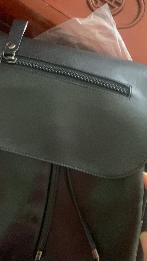 Sản phẩm chắc do để lâu đã bị bong tróc lớp da bên ngoài