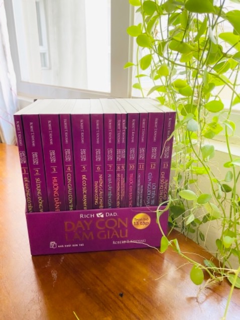 Sách hay, đang đọc đến tập 2. Nhiều kiến thức bổ ích, sách đóng gói đẹp, giao hàng nhanh, chỉ tiếc là ko có bookcare. Sách đẹp lắm luôn, đủ bộ