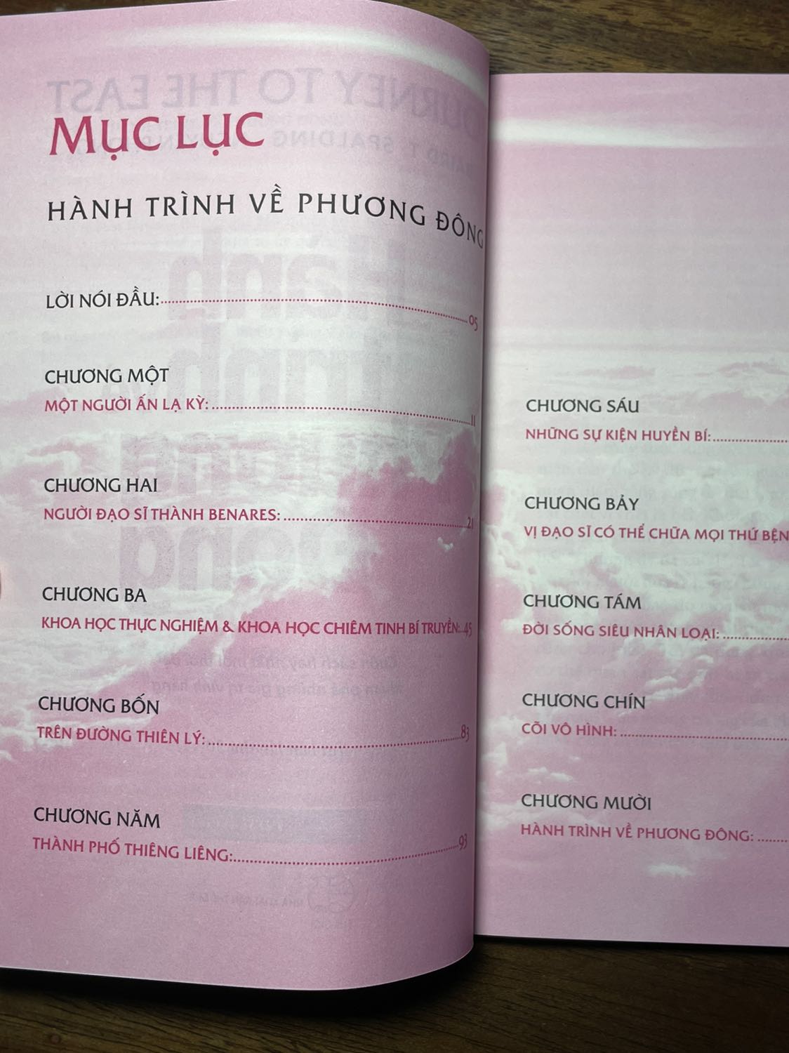 TikiNow giao hàng rất nhanh. Sách thì vẫn chuẩn như đa số các lần, mặt cắt giấy tốt, sách in trên trang giấy vàng nhạt, chất lượng giấy tốt nên đọc ít mỏi mắt (nghĩa là có lần vẫn giao sách bị lỗi bìa, các trang giấy bị dính vào nhau)