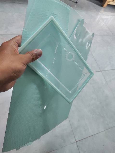 *** đảo, quảng cáo trên hình  nói hộp nhựa cứng mà tiki giao hộp mỏng như bìa bóng đựng tài liệu.