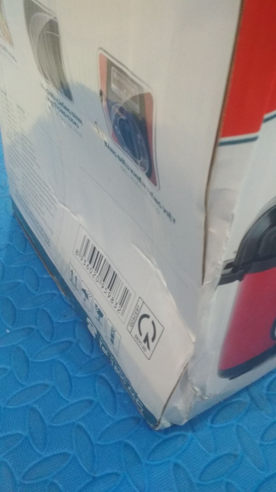 giao hàng chậm, hàng giao thì móp méo, liên hệ đổi hàng thì cả tuần ko đc, trong khi *** thì thông báo ngay hôm sau sẽ có nhân viên đến lấy lại hàng mà cả tuần mất tích ! thật quá thất vọng với cách làm việc của tiki.