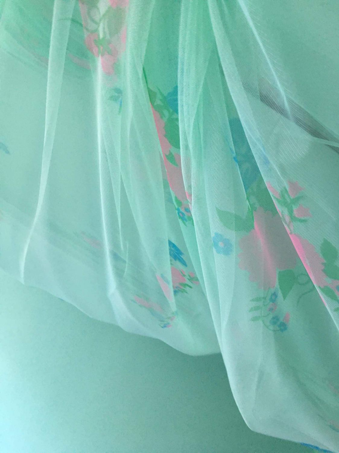 Mùng rất đẹp . Giá cả vậy là hợp lý. Màu xanh nhìn mắt mẻ hẳn. Đóng gói cẩn thận. 
Nếu có nhu cầu sẽ tiếp tục ủng hộ shop.