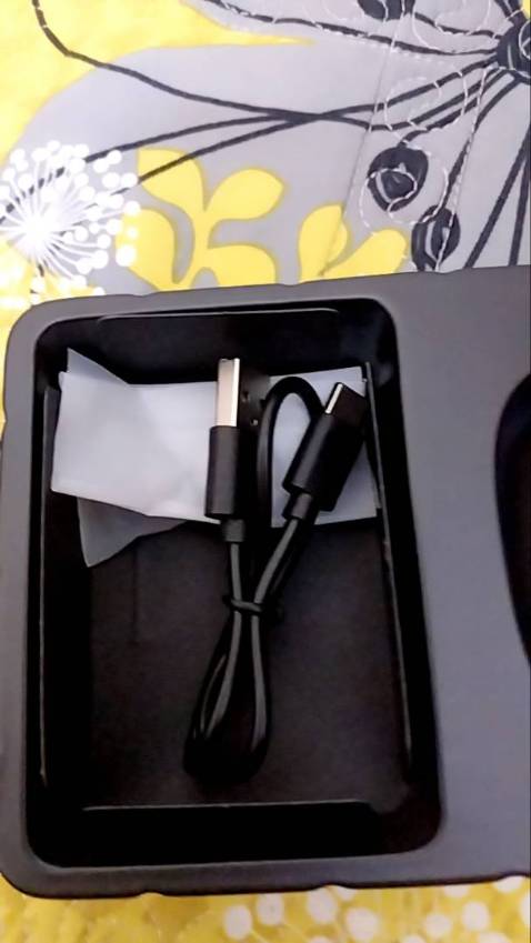 Giao hàng rất nhanh. Đóng gói cẩn thận. Tai nghe đẹp. Đeo lâu đau tai. Âm thanh vừa đủ nghe. Trong tầm giá thì cảm thấy khá tốt.