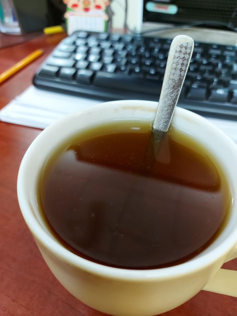 Bao bì trà rất đẹp, có nsx và hsd rõ ràng. Trà thì rất thơm và nhìn đẹp mắt nhưng khi pha thì nước trà giống trà xanh hơn vị cũng hơi chát nghiêng về trà xanh chứ ko giống trà ô Long, uống thì vẫn được nhưng mình ko thích lắm