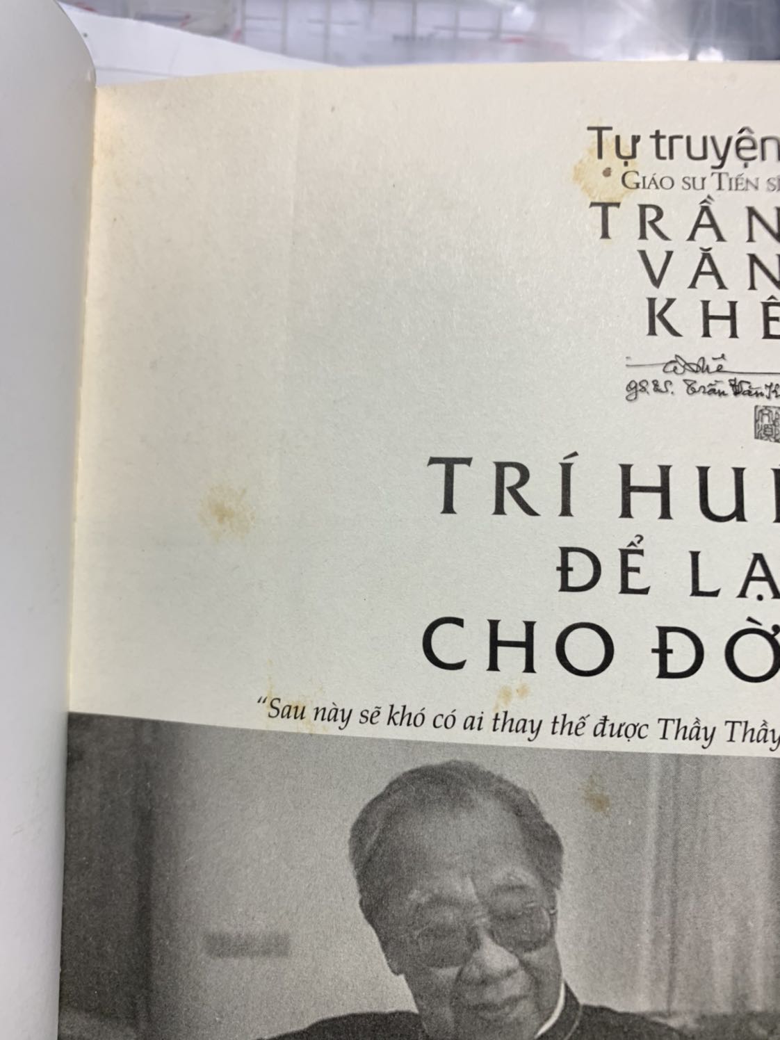 Một quyển sách tuyệt vời, mình đọc một lèo; đã sử dụng dịch vụ mua hàng ở nhiều nơi, theo ý kiến cá nhân của mình thì chưa có dịch vụ nào tốt như Tiki, nhận comment khách hàng là phản hồi ngay, đổi trả nhanh.